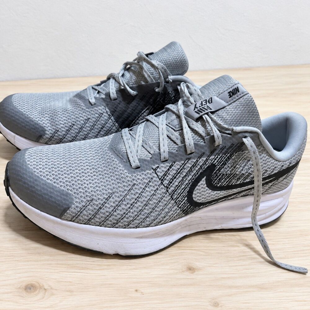 Nike Run Defy Men’s Size 10 Gray Black Running Training Sneakers